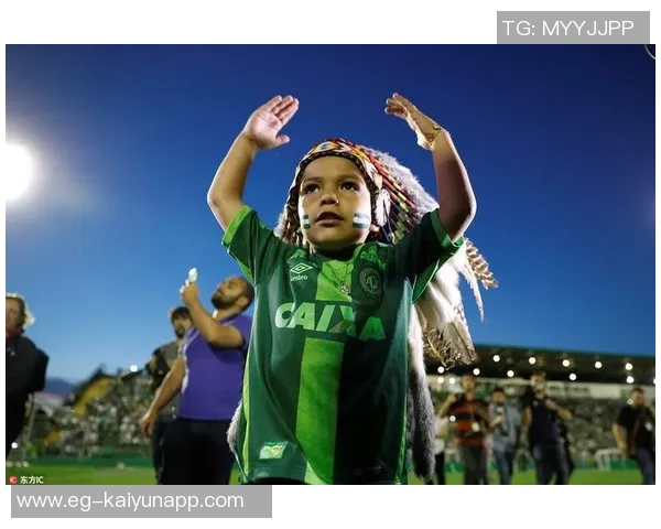 杜埃获2025环足奖最佳新秀荣誉击败多名强劲对手展现实力 杜埃获2025环足奖最佳新秀荣誉击败多名强劲对手展现实力